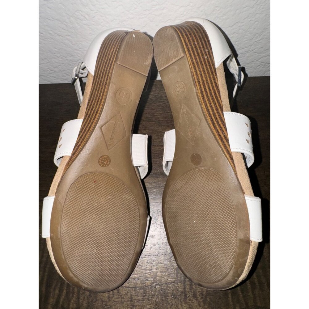 Women St John's Bay White Noreen Flex Form Gladiator Sandals - Size 6.5 - Picture 6 of 6